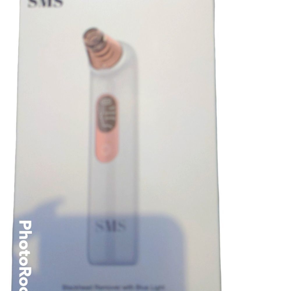 Blackhead remover with blue light